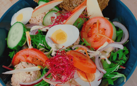 maaltijdsalade Tonijnsalade - bij Brasserie Tuinzicht in Hilversum